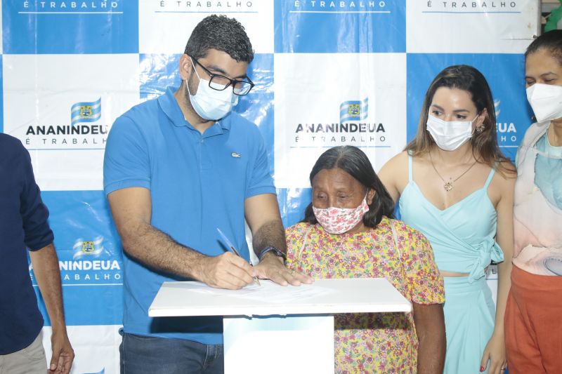 Assinatura da O.S do Cras Curuçambá e Certificação dos curso corte e costura grupo Waraos