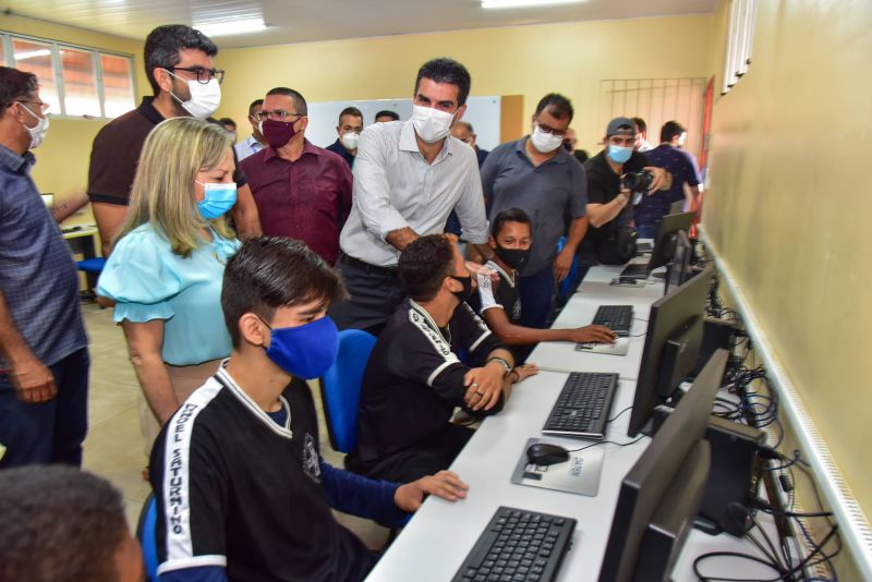 Entrega da Escola Estadual Prof. Manoel Saturnino