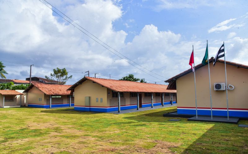 Entrega da Escola Estadual Prof. Manoel Saturnino