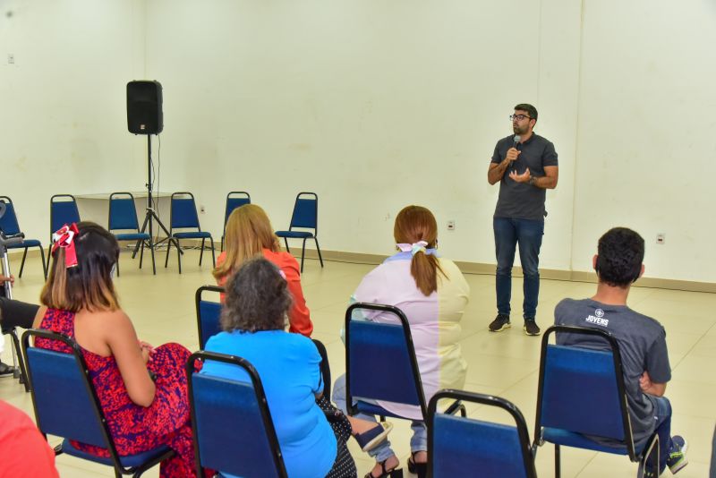 Prefeitura entrega certificados aos alunos do curso de capacitação e geração de renda