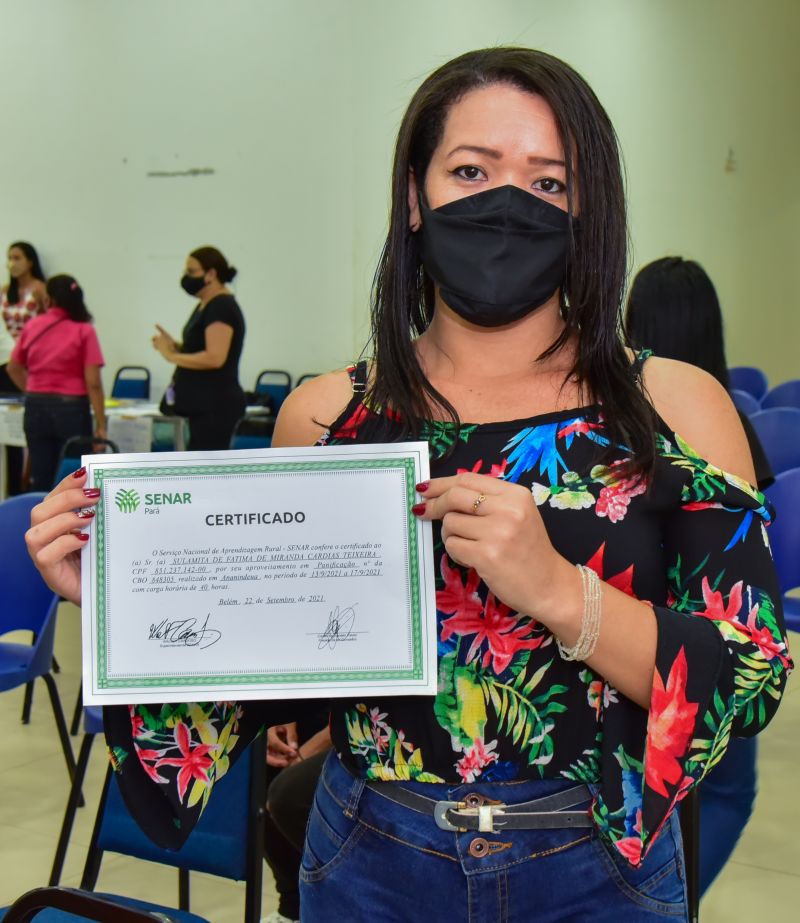 Prefeitura entrega certificados aos alunos do curso de capacitação e geração de renda