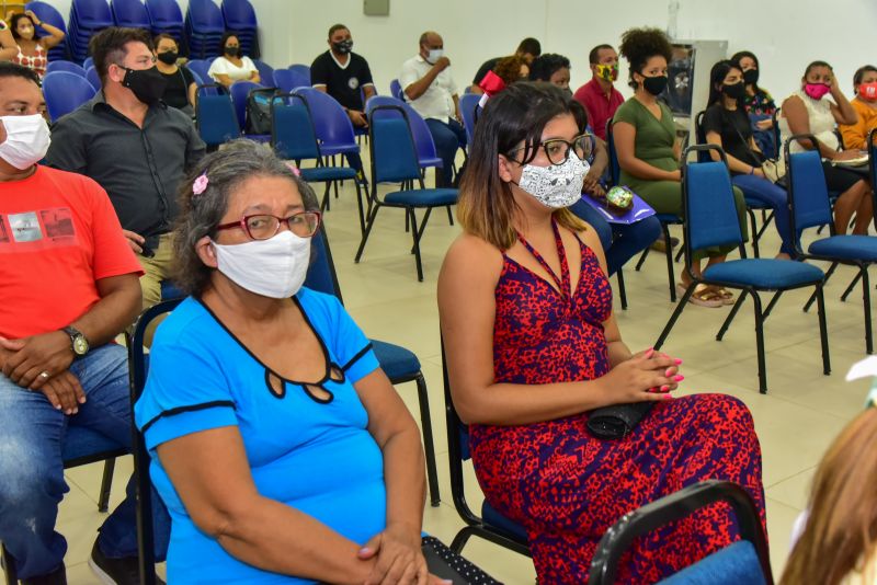 Prefeitura entrega certificados aos alunos do curso de capacitação e geração de renda