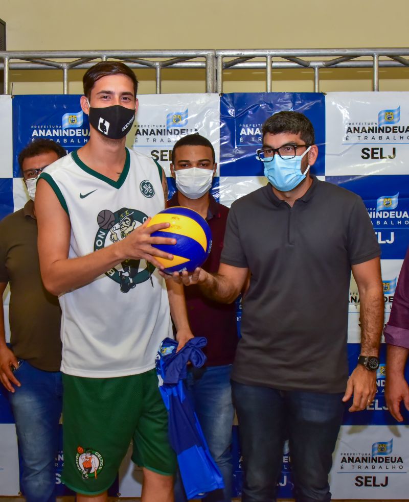 Recepção aos skaitistas, ciclistas do municipio e entrega do do uniforme para o time do vôlei com apoio da gestão