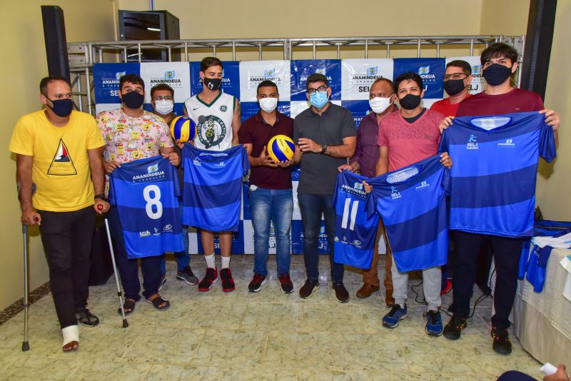 Recepção aos skaitistas, ciclistas do municipio e entrega do do uniforme para o time do vôlei com apoio da gestão