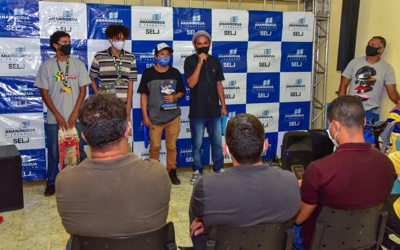 Recepção aos skaitistas, ciclistas do municipio e entrega do do uniforme para o time do vôlei com apoio da gestão