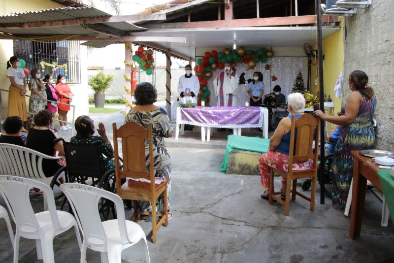 Entrega de presente de natal no abrigo dos idosos com Benção do Pe. Chicão. Rod. Br 316