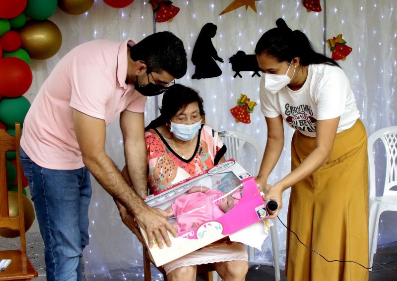 Entrega de presente de natal no abrigo dos idosos com Benção do Pe. Chicão. Rod. Br 316