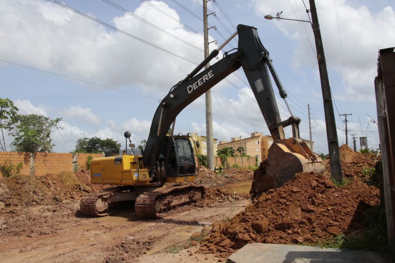 Obras na avenida União no Aurá