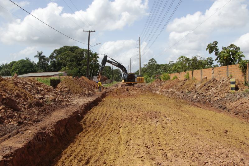 Obras na avenida União no Aurá