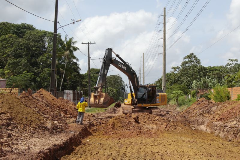 Obras na avenida União no Aurá