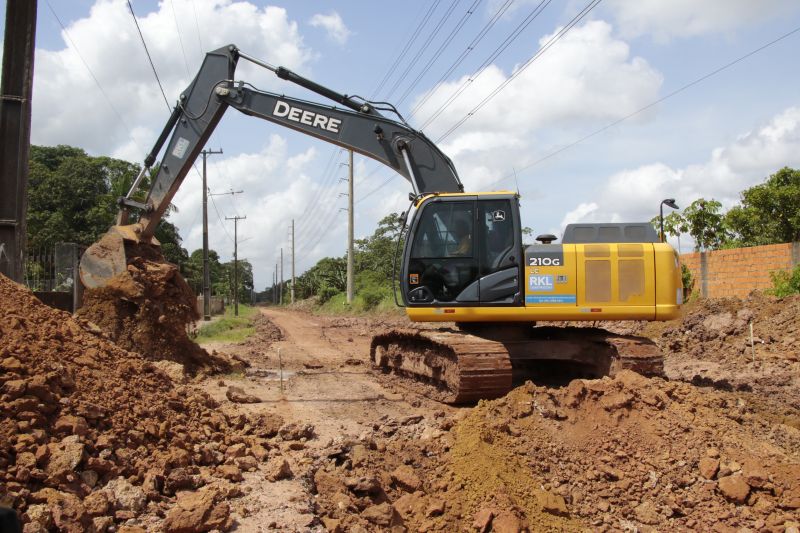 Obras na avenida União no Aurá