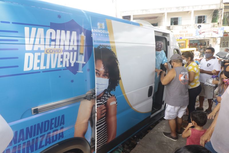 Vacina Delivery no canteiro central do Paar