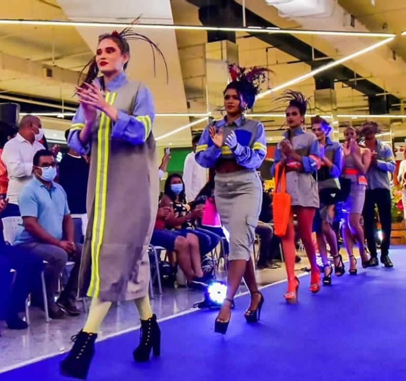 O desfile de moda "Ananindeua é sustentabilidade e artesanato" foi realizado na noite desta sexta-feira, 22, na Praça de Alimentação do Shopping Metrópole