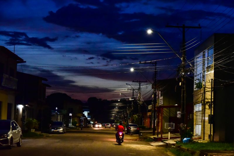 Ato de entrega de iluminação pública em Led no Conj Sabiá na praça do 40 horas