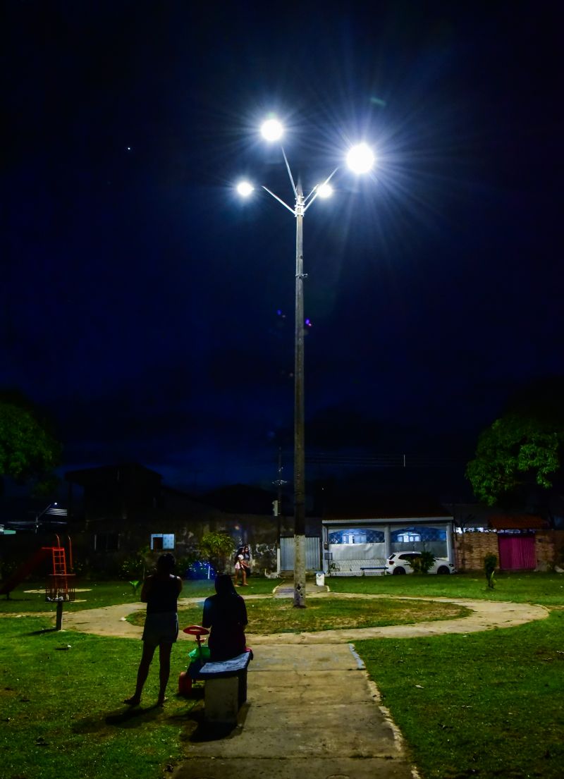 Ato de entrega de iluminação pública em Led no Conj Sabiá na praça do 40 horas