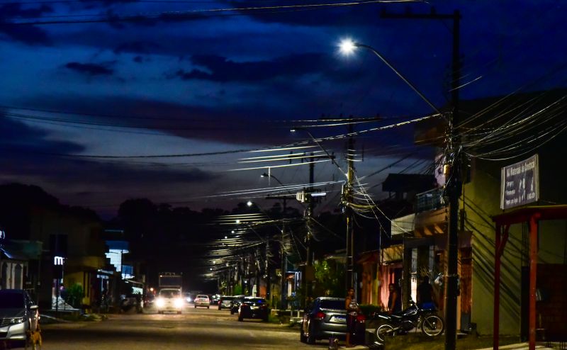 Ato de entrega de iluminação pública em Led no Conj Sabiá na praça do 40 horas