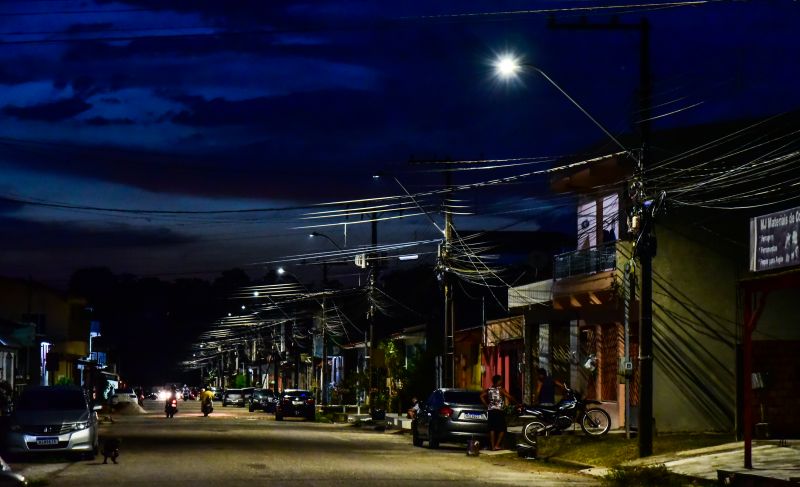 Ato de entrega de iluminação pública em Led no Conj Sabiá na praça do 40 horas