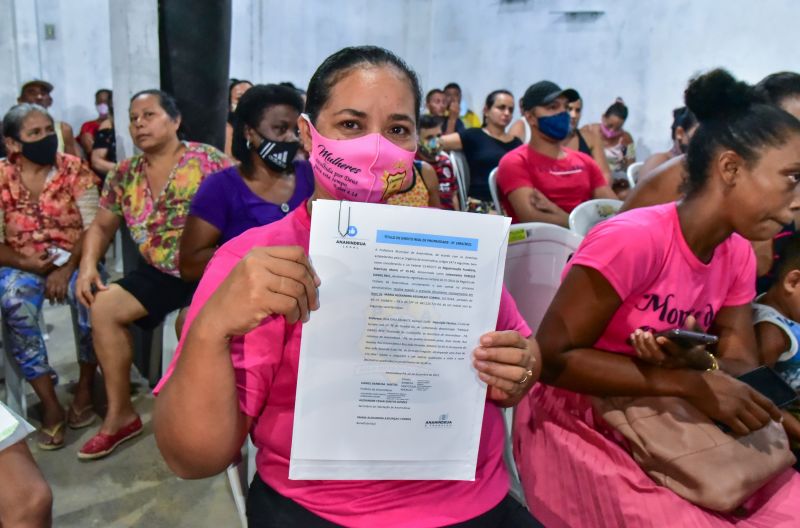 Ato de entrega de Títulos de Propriedade Comunidade Parque Daniel Reis. Curuçambá