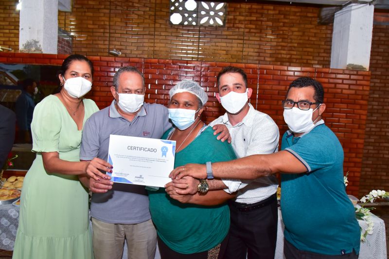 Entrega de certificação do curso de culinária em panificação. Conj Júlia Seffer