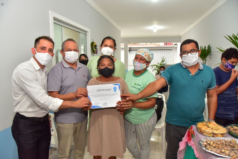 Entrega de certificação do curso artesanal de panificação. Cras Estrela Julia Seffer