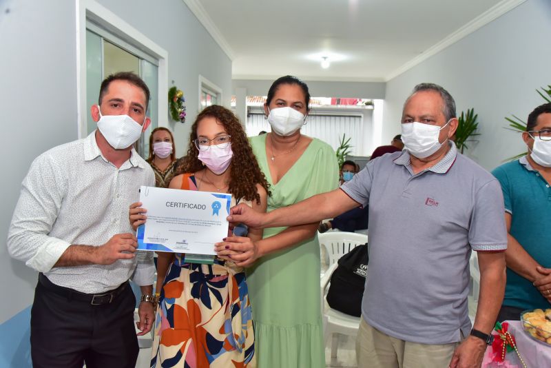 Entrega de certificação do curso artesanal de panificação. Cras Estrela Julia Seffer