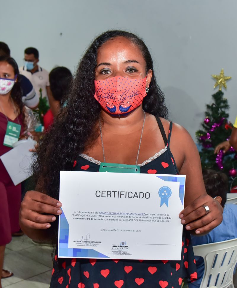 Entrega de certificação do curso artesanal de panificação. Cras Estrela Julia Seffer