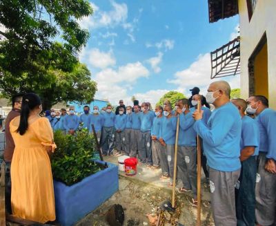 galeria: Prefeitura iniciou a semana com limpeza e manutenção nos cemitérios da cidade