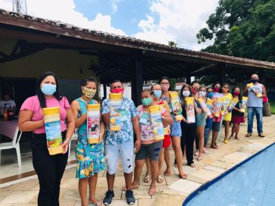 notícia: Alunos do Curso de Pintura em Argila recebem certificados de conclusão da Semcat.