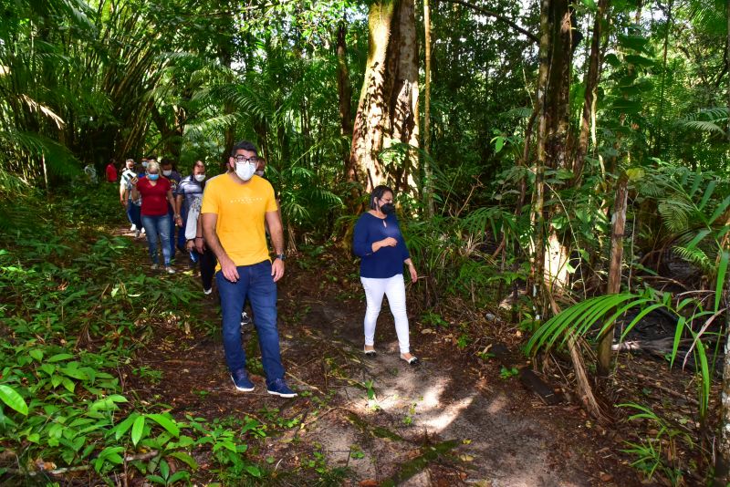 Assinatura de O.S para reforma da UEI Ana Maria da Silva, Eco Escola. Icuí Guajará