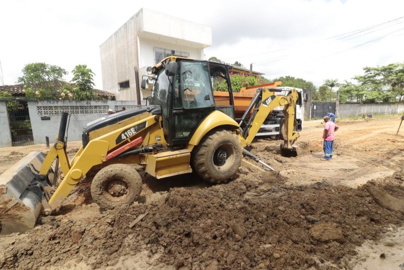 Obras na rua Marcelino