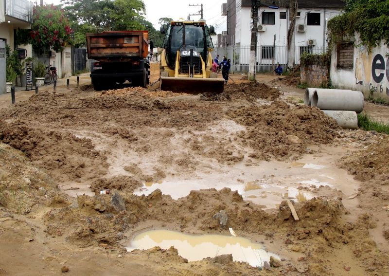 Obras na rua Marcelino