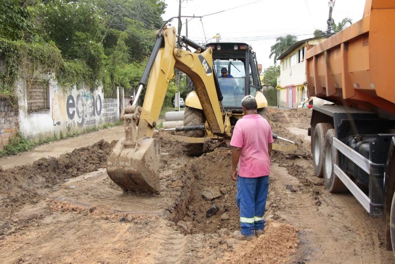 Obras na rua Marcelino