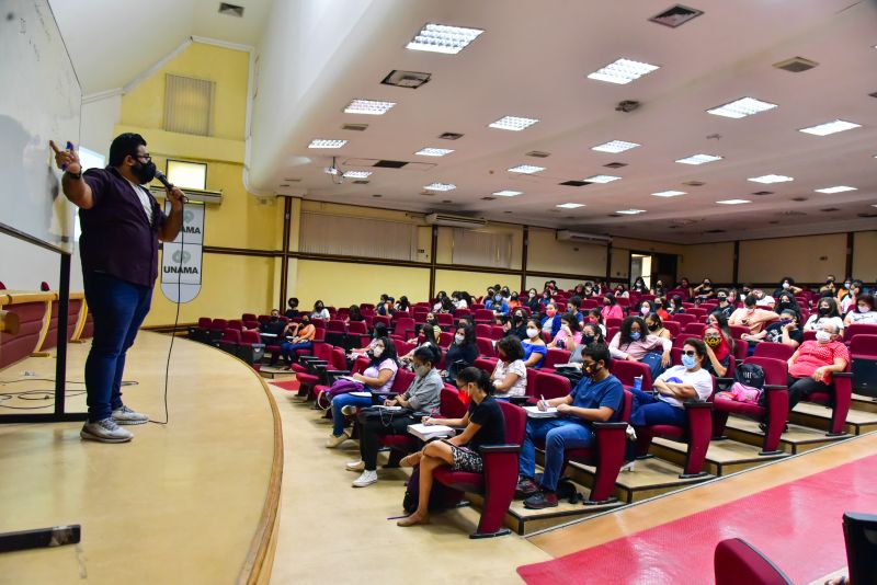 VEM ENEM. Aula no Auditório da Unama