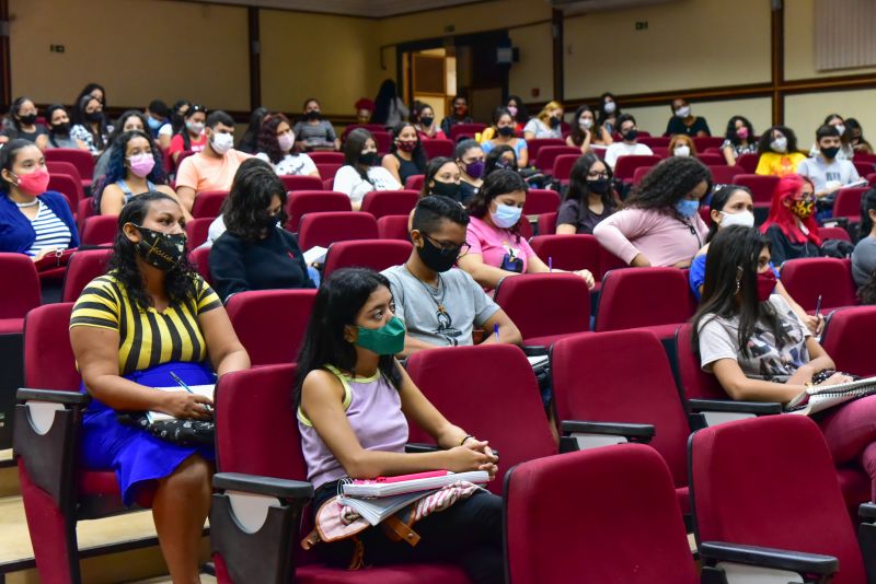 VEM ENEM. Aula no Auditório da Unama