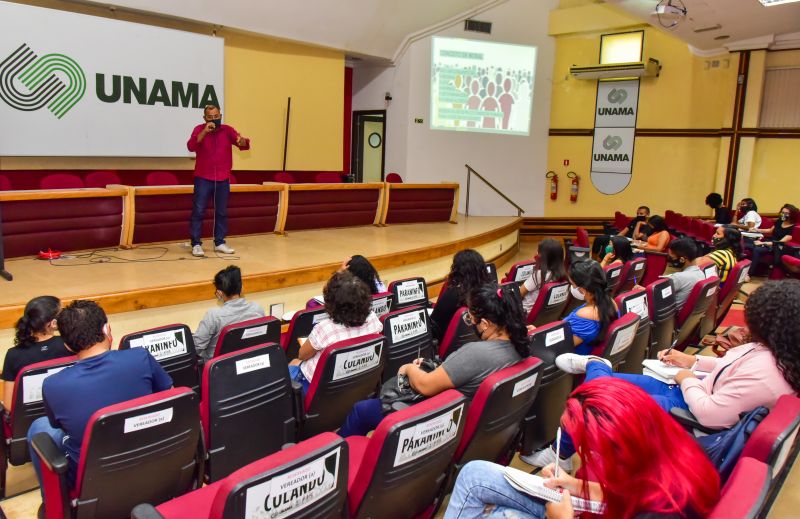 VEM ENEM. Aula no Auditório da Unama