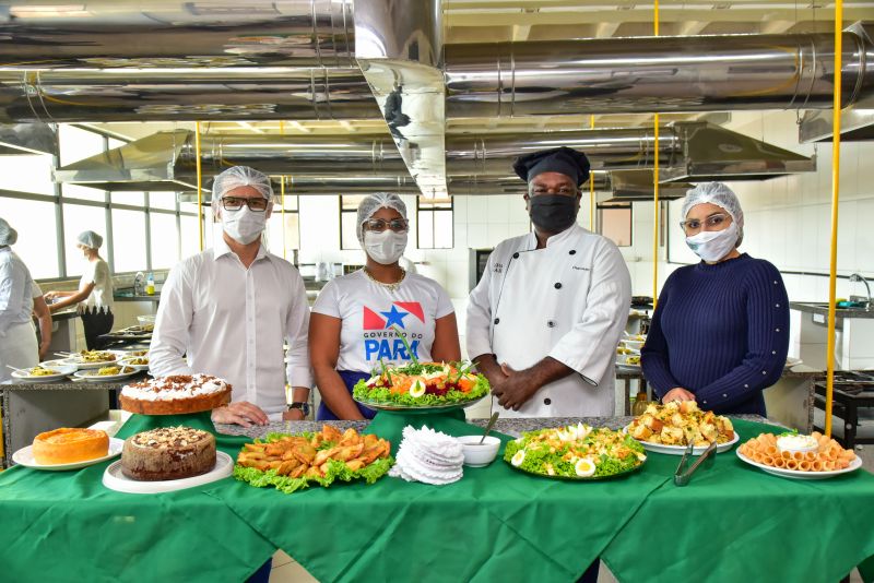 Aula prática em laboratório do Curso de Manipulação de Alimentos, Unama BR