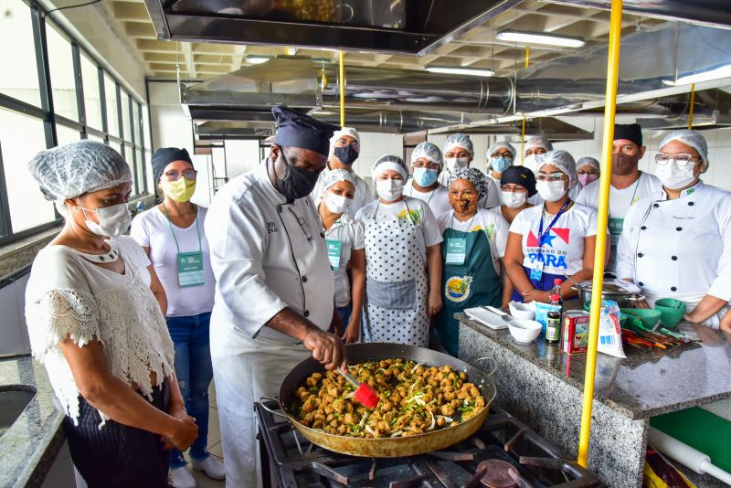 Aula prática em laboratório do Curso de Manipulação de Alimentos, Unama BR