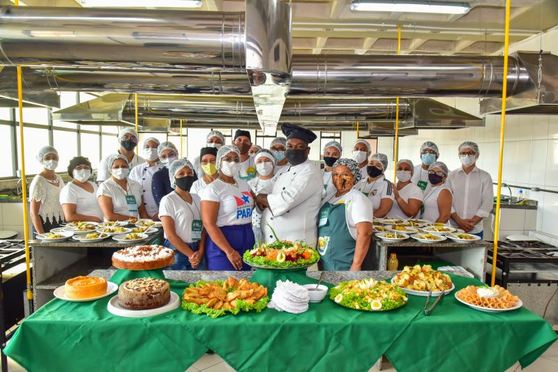 Aula prática em laboratório do Curso de Manipulação de Alimentos, Unama BR