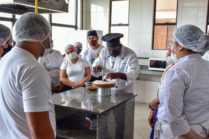 Aula prática em laboratório do Curso de Manipulação de Alimentos, Unama BR