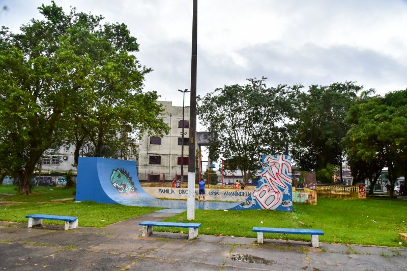 Ato de assinatura O.S para requalificação da Praça Tancredo Neves, Cidade Nova IV