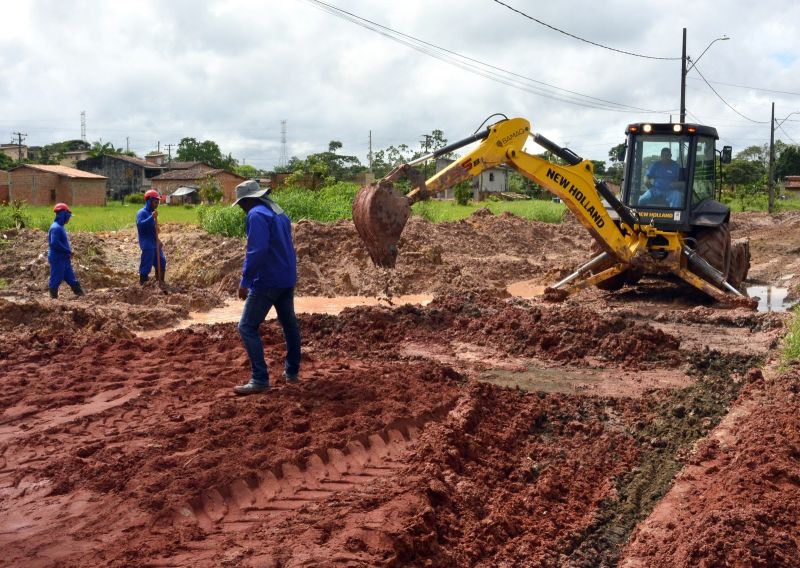 Visitação as Obras de Pavimentação no Conjunto Girassol, rua Flor de Liz - Águas Brancas