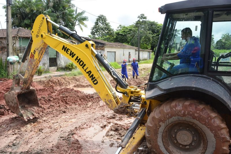 Visitação as Obras de Pavimentação no Conjunto Girassol, rua Flor de Liz - Águas Brancas