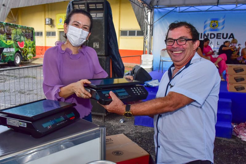 Entrega de equipamentos para feirantes do município de Ananindeua