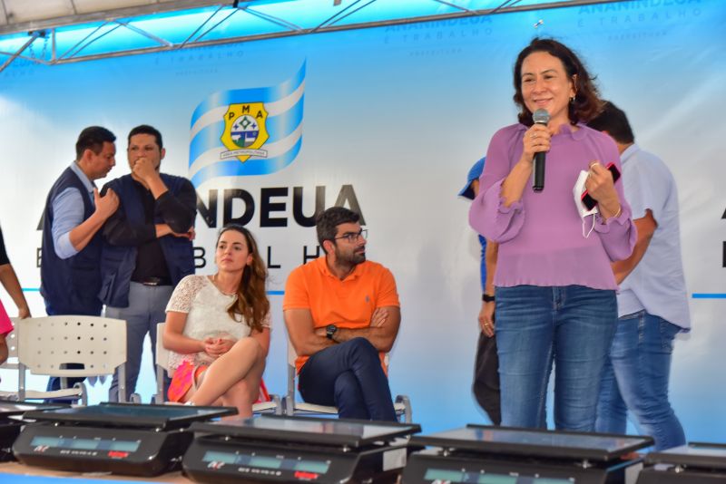 Entrega de equipamentos para feirantes do município de Ananindeua