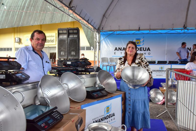 Entrega de equipamentos para feirantes do município de Ananindeua