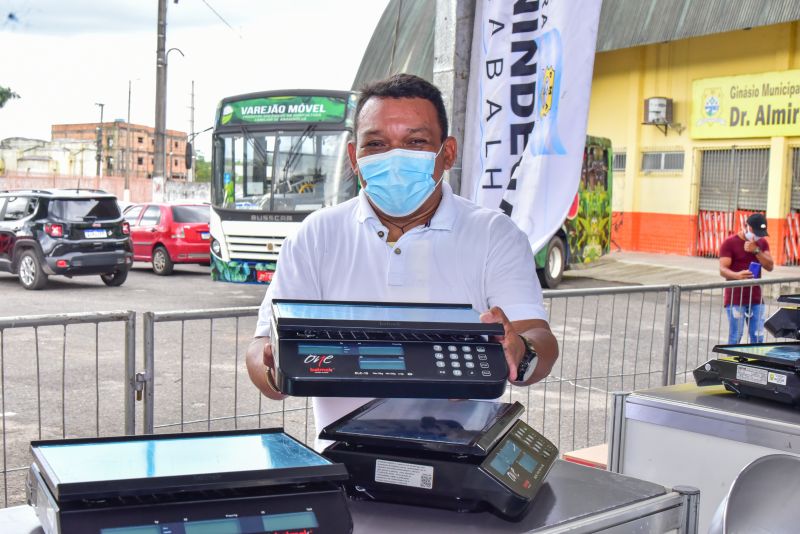 Entrega de equipamentos para feirantes do município de Ananindeua