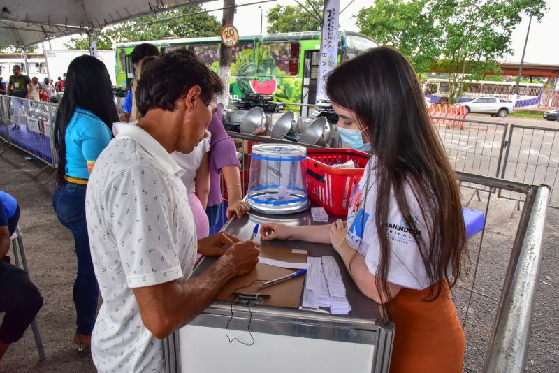 Entrega de equipamentos para feirantes do município de Ananindeua