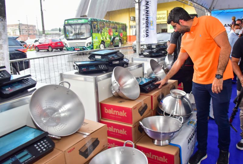 Entrega de equipamentos para feirantes do município de Ananindeua