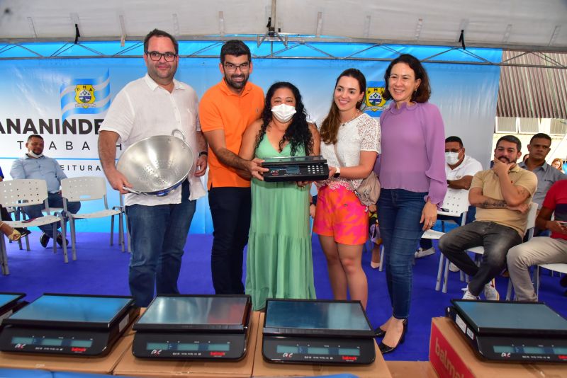 Entrega de equipamentos para feirantes do município de Ananindeua