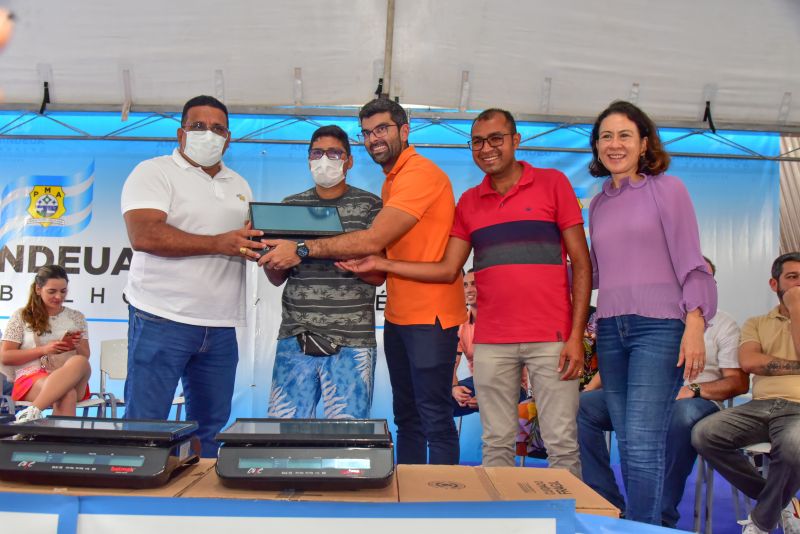 Entrega de equipamentos para feirantes do município de Ananindeua